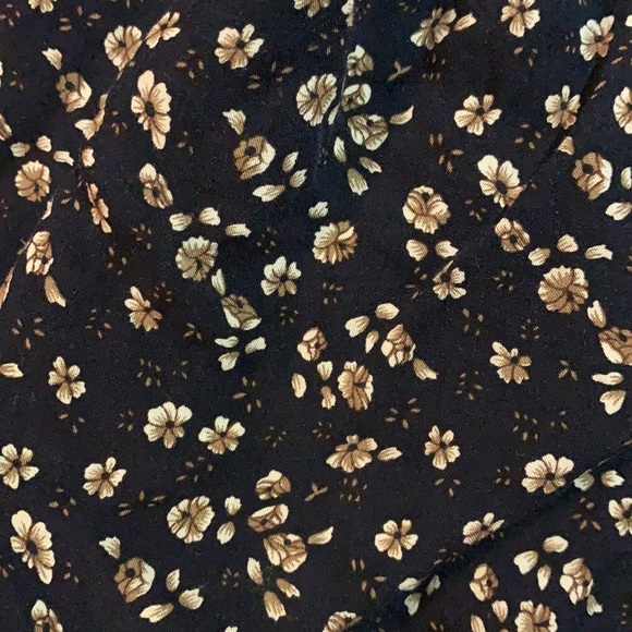 Brandy Melville Cropped Off the shoulder top - Picture 3 of 3